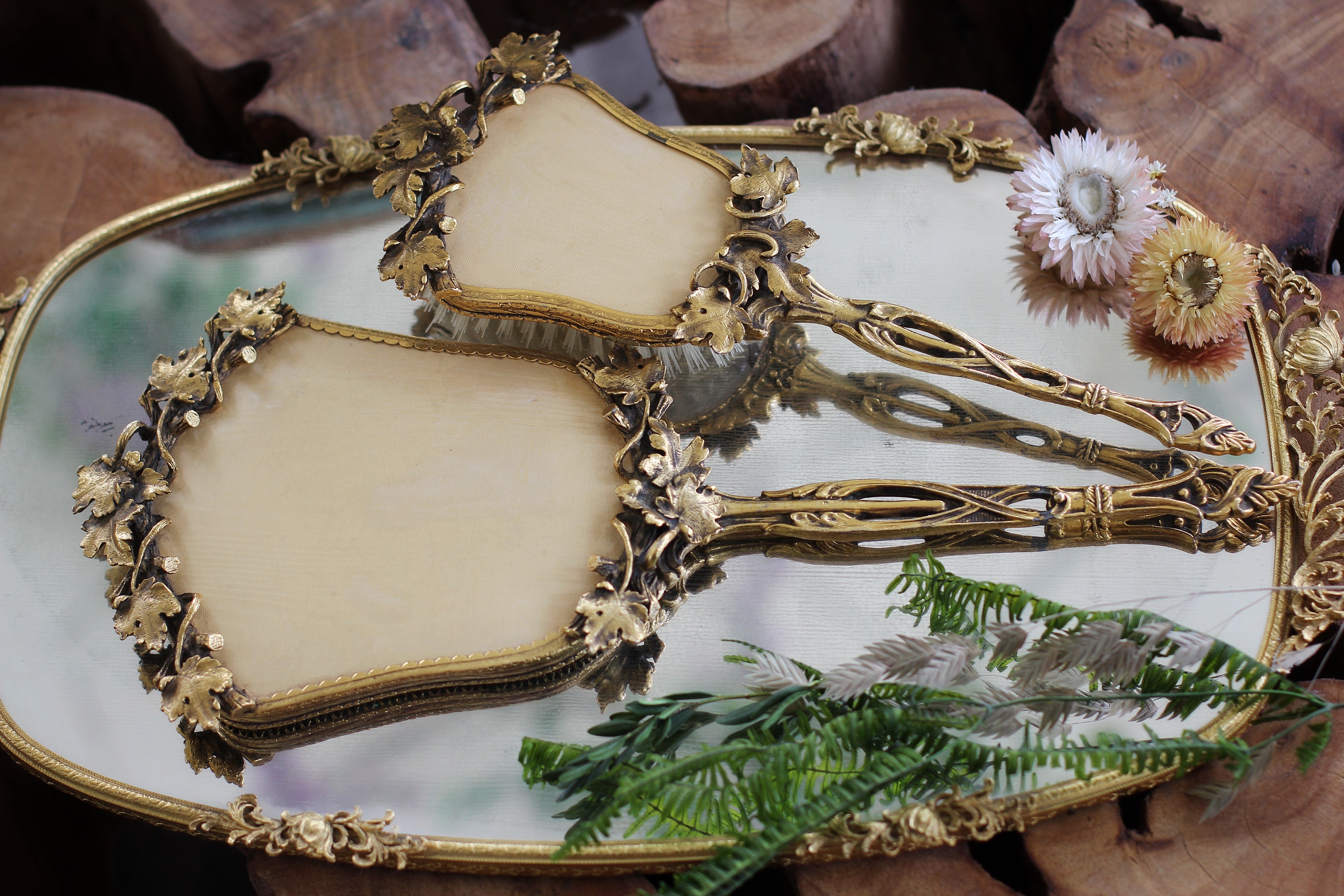 Antique Ivy Leaves Vanity Set