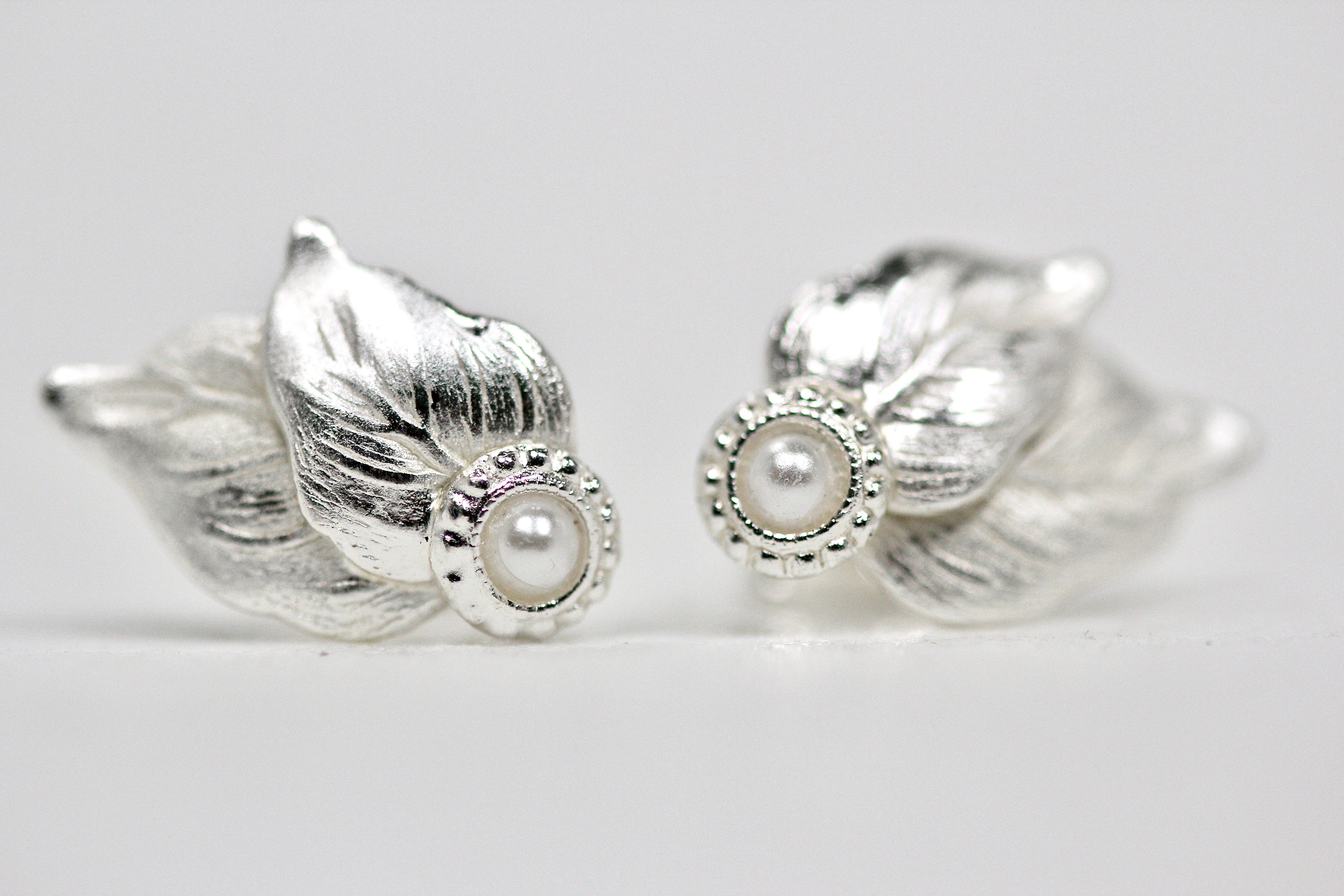 Preorder * Avery Pearls Leaves Stud Earrings