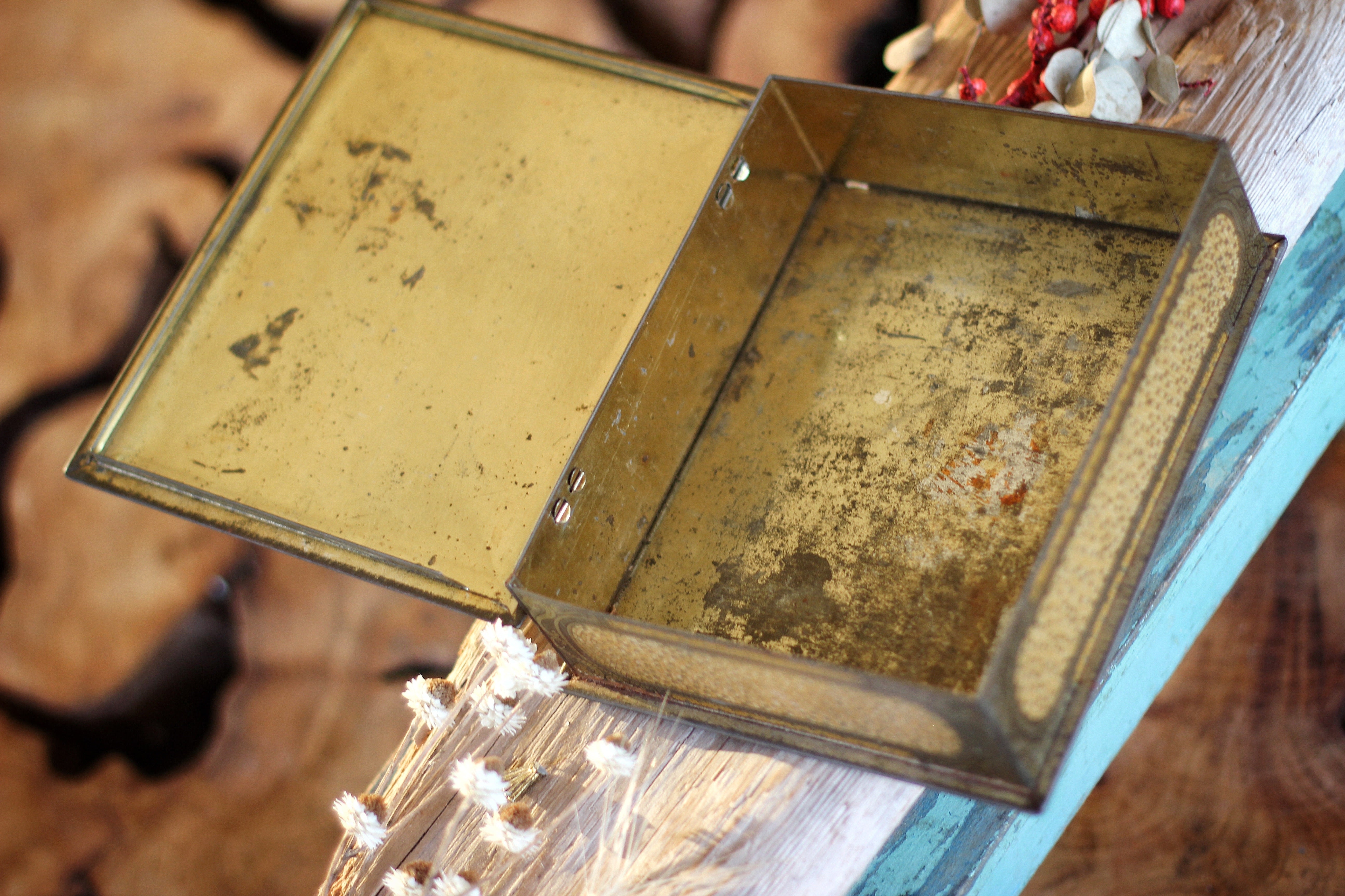 Vintage Whitman's Salmagundi Tin Box
