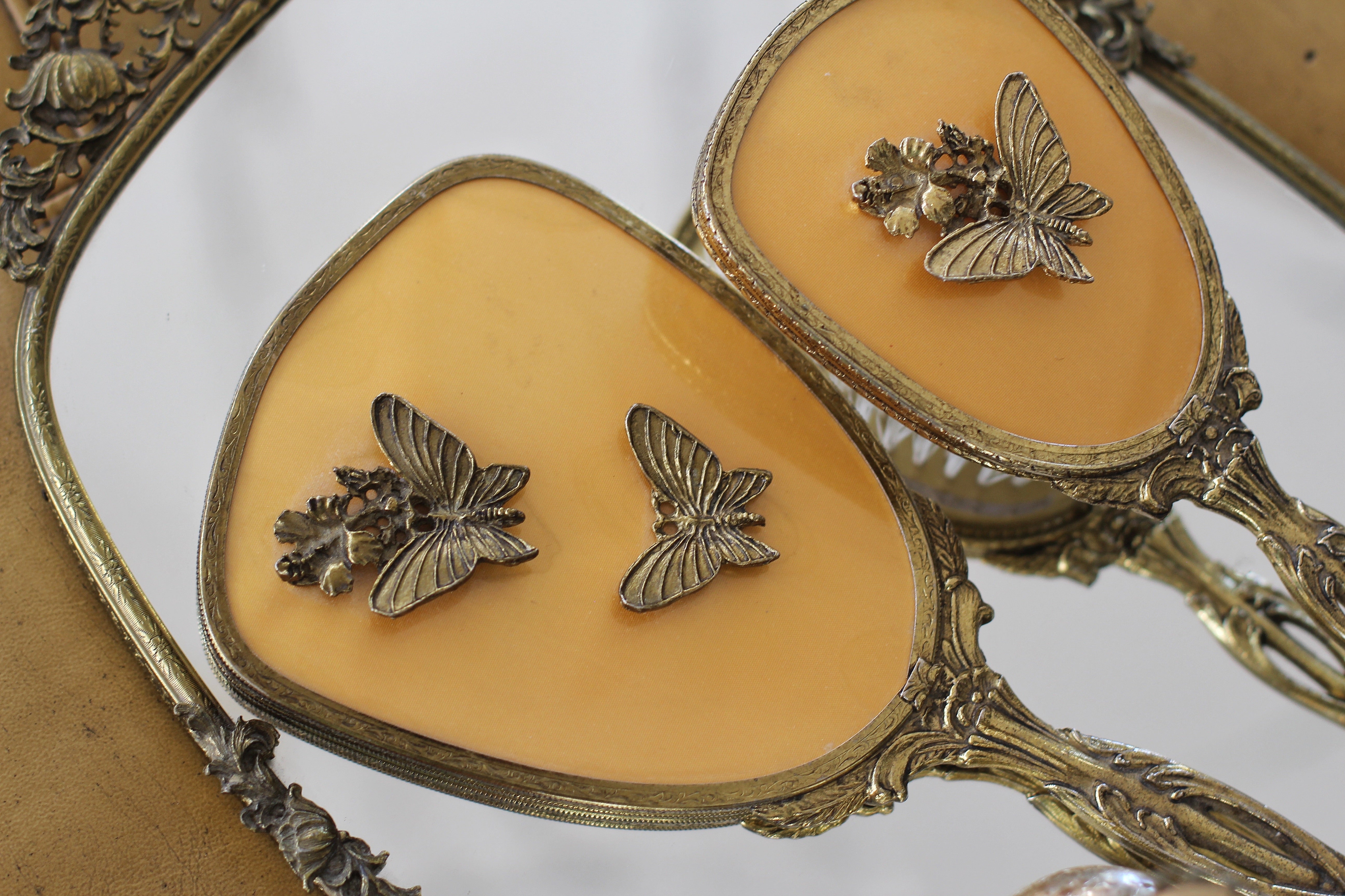 Antique Butterflies Hibiscus Vanity Set